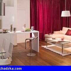 Atrakcyjny, wysportowany biznesmen z kl…