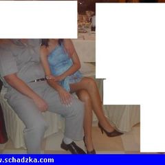 Para ona 19 (bardzo drobna brunetka) on…