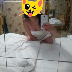 Atrakcyjna brunetka