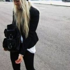 Atrakcyjna blondynka 21lat studiujaca s…