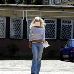 Piękna, zgrabna, 18-letnia blondynka za…