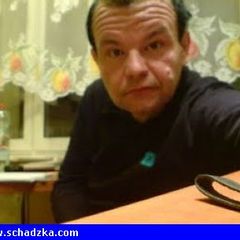 Przeciętny facet, krótko obciety siwiej…