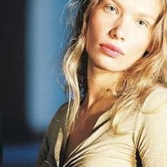 Jestem ładna zgrabna szczupła blondynką…