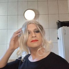Młoda Trans szuka sex pracy .