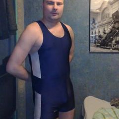 Zdrowy zadbany ostry ogier