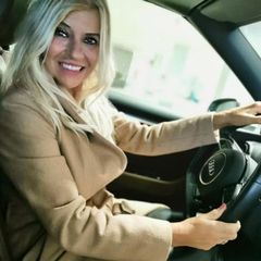 48 letnia bizneswoman zasponsoruje pana