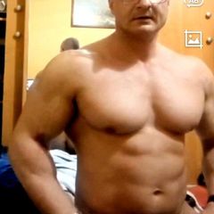 Witam. Bardzo dobrze zbudowany. Szuka namietnej.