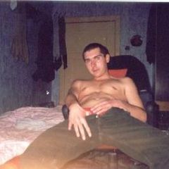 23 latek (hetero) lubiący nosić na codz…